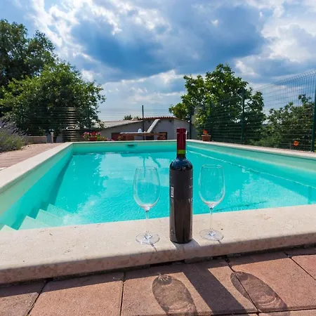 Casa Kujici Feriehus